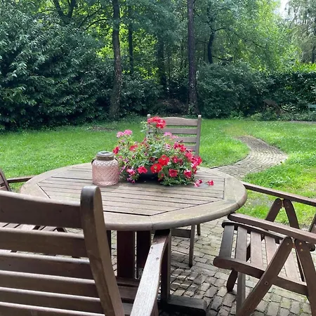 Comfortable With A Garden Zelhem